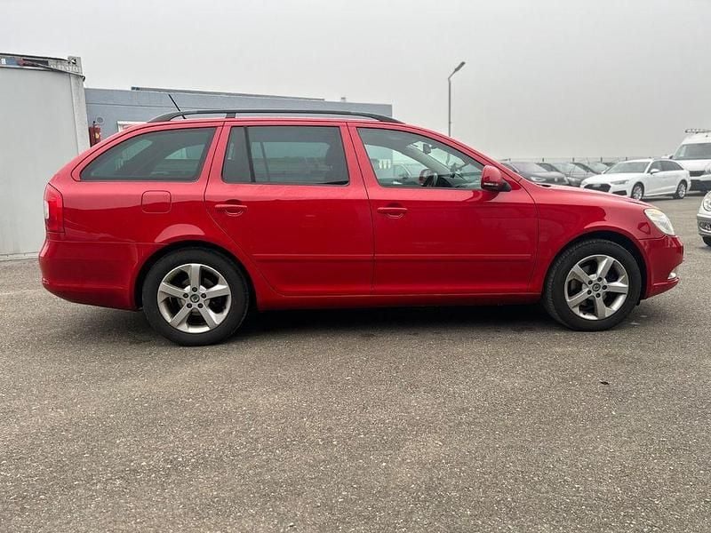 Rot Gebraucht 2012 Skoda Octavia Elegance Kombi | 3.750 € (Superpreis) - Bild 1/4