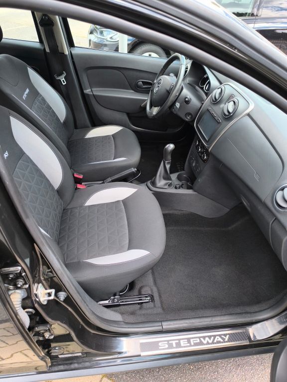 Schwarz Gebraucht 2016 Dacia Sandero Prestige Kleinwagen | 5.100 € (Superpreis) - Bild 1/4