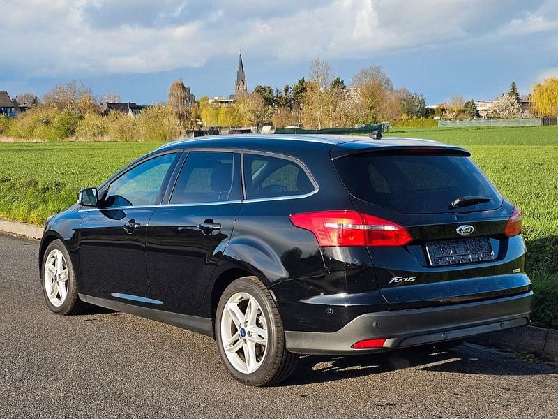 Gebraucht Ford Focus Titanium 125 PS (91 kW) 2017 Schwarz Kombi
