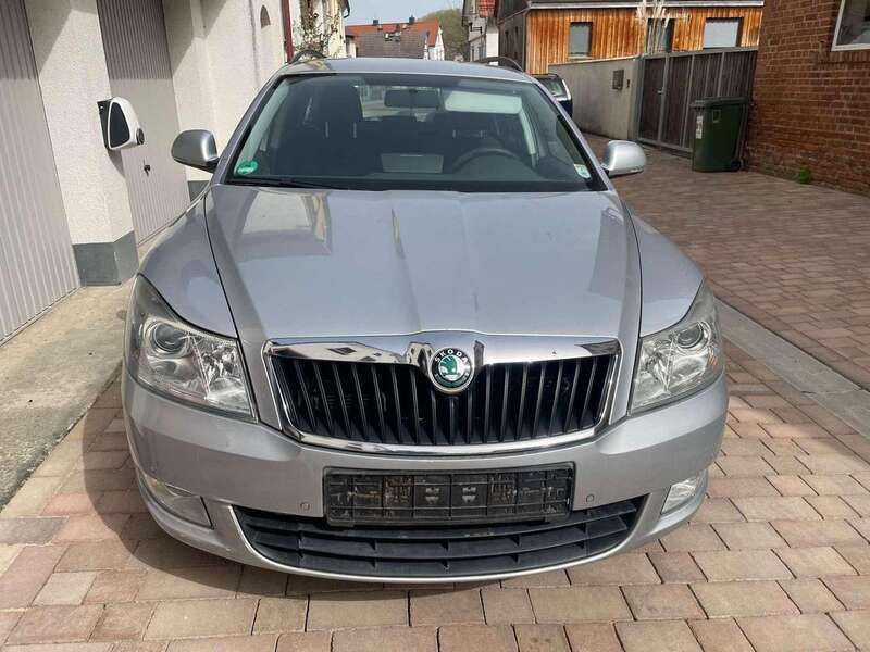 Gebraucht Skoda Octavia 105 PS (77 kW) 2012 Grau Kombi