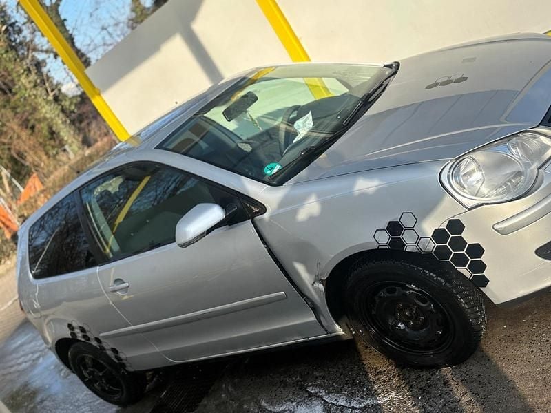 Usado VW Polo 60 HP (44 kW) 2008 Prateado Citadino