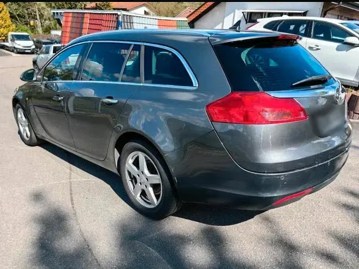 Gebraucht Opel Insignia Sport 160 PS (117 kW) 2012 Grau Kombi