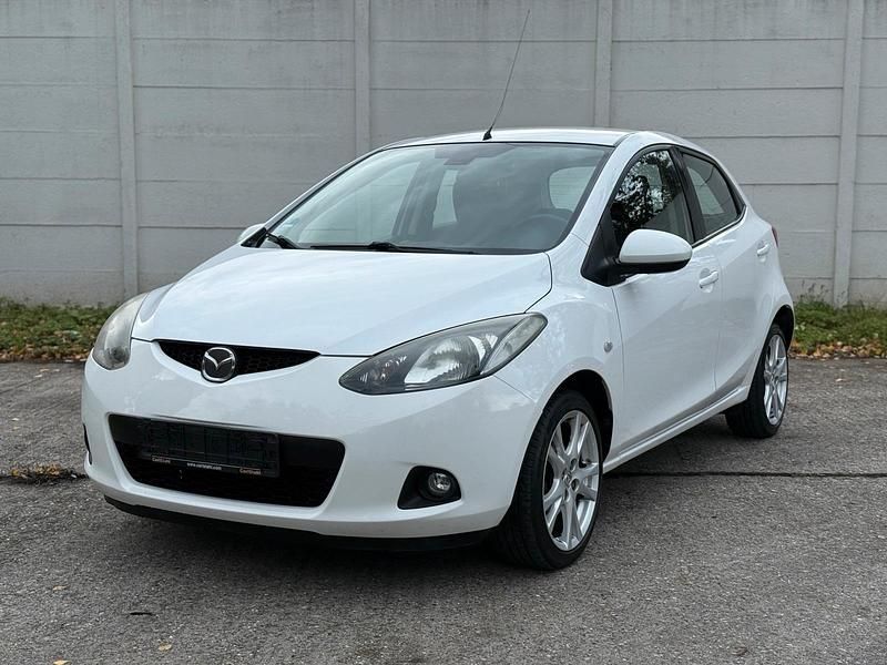 Weiß Gebraucht 2009 Mazda 2 Limousine | 1.950 € (Guter Preis) - Bild 1/4