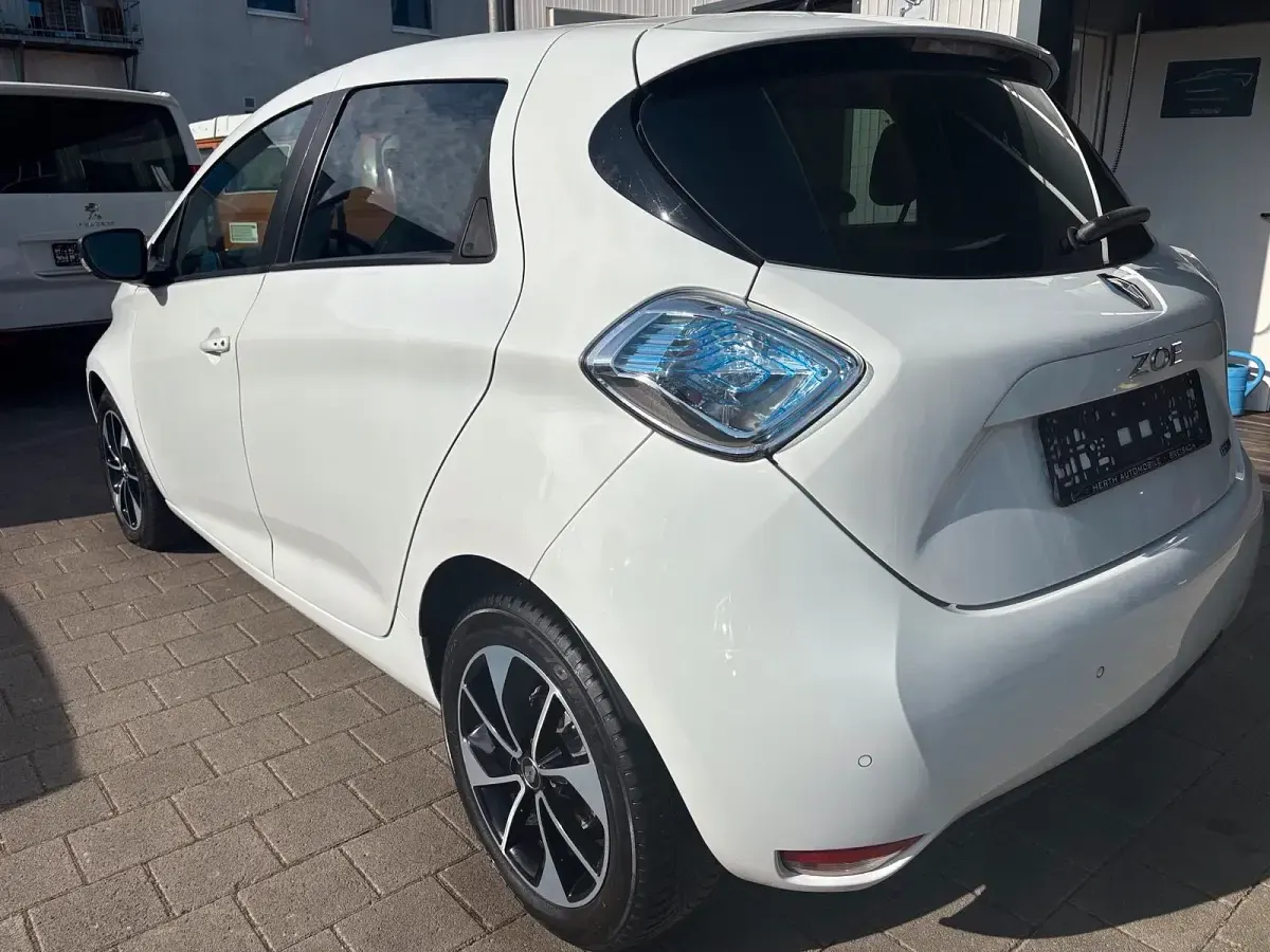 Second-hand Renault Zoe 50 kW (68 CP) 2017 Alb Hatchback