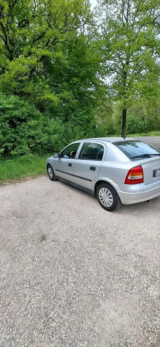 Używany Opel Astra 101 KM (74 kW) 2002 Srebrny Sedan/Limuzyna