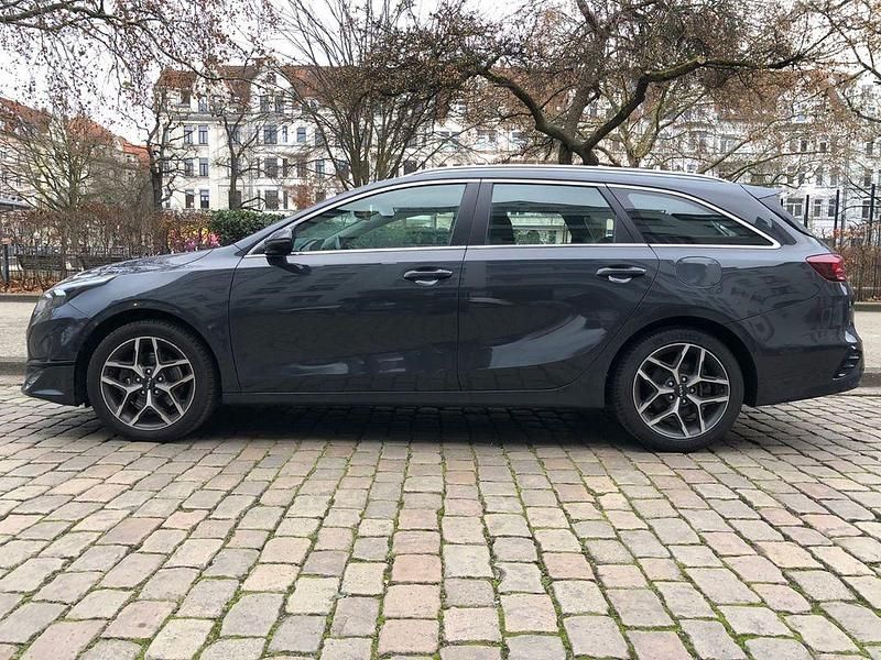 Gebraucht Kia Ceed 136 PS (100 kW) 2023 Grau Kleinwagen