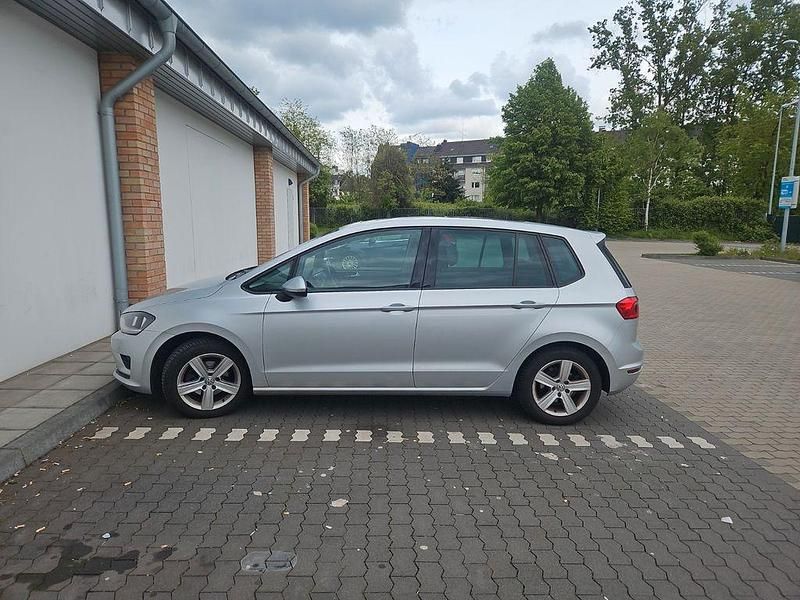 Silber Gebraucht 2015 VW Golf Sportsvan Comfortline Van / Kleinbus | 10.400 € (Etwas zu teuer) - Bild 1/4