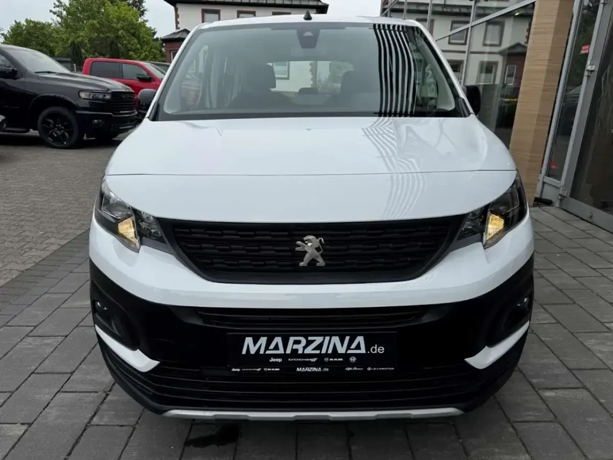 Gebraucht Peugeot e-Rifter Active 100 kW (136 PS) 2022 Weiß Van / Kleinbus