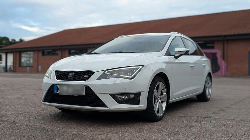 Weiß Gebraucht 2015 Seat Leon ST FR Kombi | 10.999 € (Superpreis) - Bild 1/4