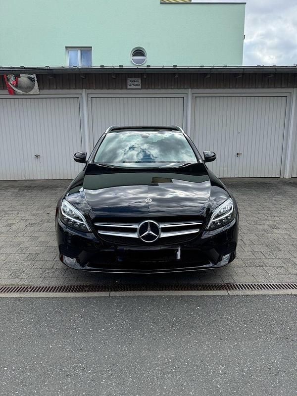 Schwarz Gebraucht 2019 Mercedes C200 Avantgarde Kombi | 21.900 € (Guter Preis) - Bild 1/4