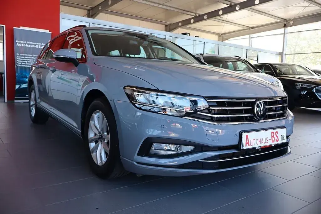 Gebraucht VW Passat 150 PS (110 kW) 2024 Grau Kombi