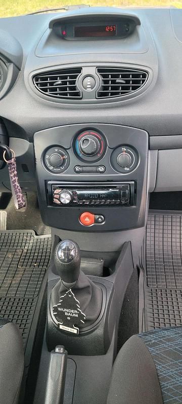 Gebraucht Renault Clio II 85 PS (62 kW) 2006 Blau Kleinwagen