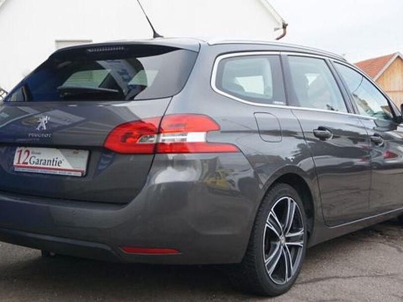 Gebraucht Peugeot 308 131 PS (96 kW) 2018 Grau Limousine