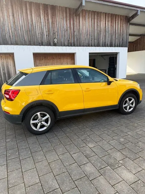 Używany Audi Q2 150 KM (110 kW) 2017 Żółty SUV