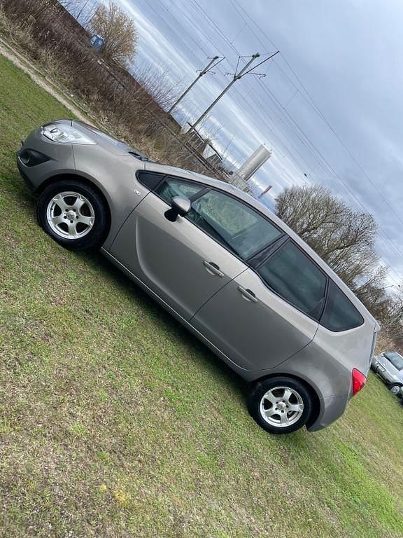 Gebraucht Opel Meriva 101 PS (74 kW) 2011 Braun Van / Kleinbus