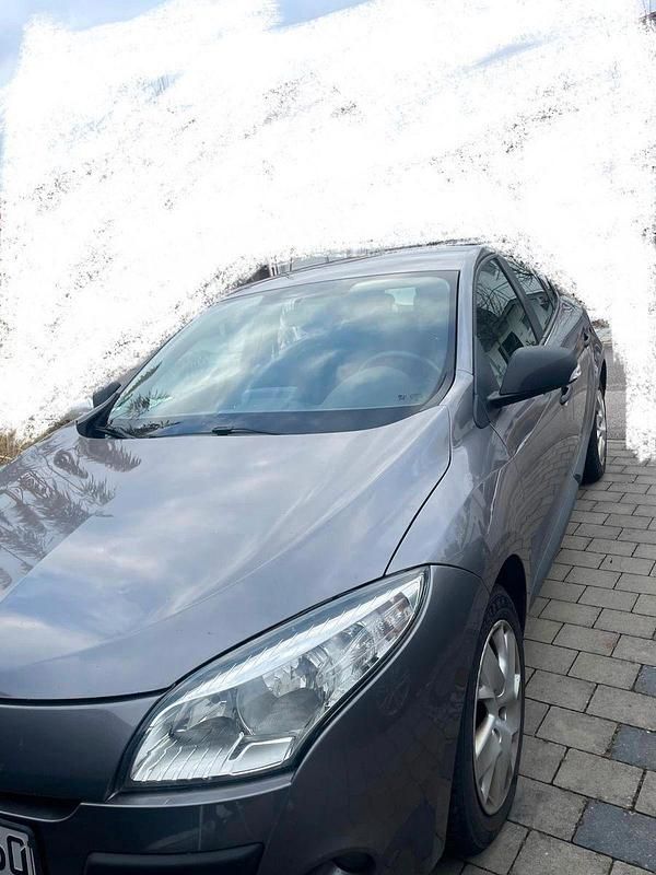 Gebraucht Renault Mégane GrandTour Dynamique 110 PS (80 kW) 2012 Grau Kombi