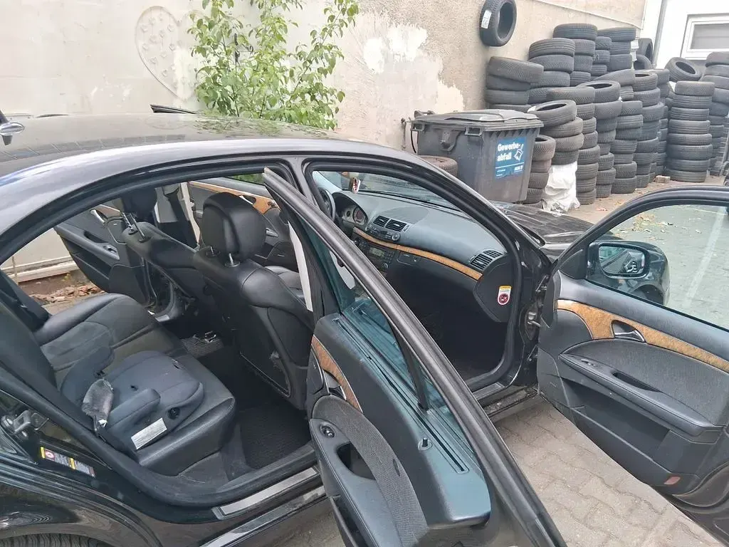 Usado Mercedes E220 Avantgarde 170 CV (125 kW) 2006 Negro Berlina