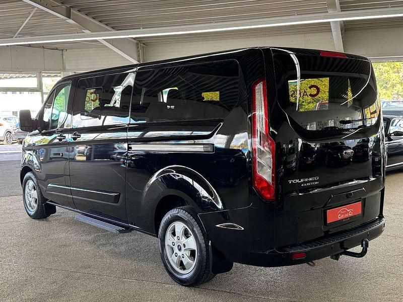 Gebraucht Ford Tourneo 170 PS (125 kW) 2018 Shadow black Van / Kleinbus
