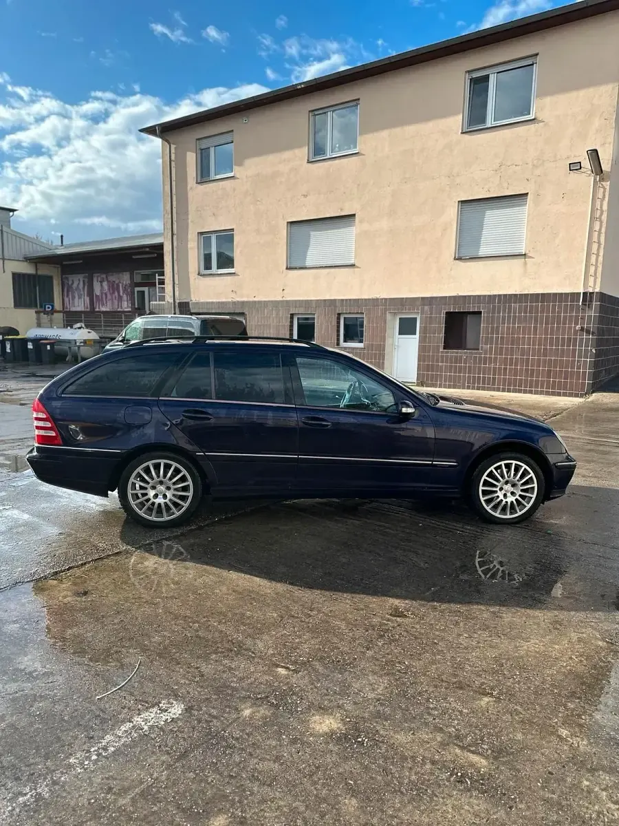 Gebraucht Mercedes C320 218 PS (160 kW) 2002 Violet Kombi