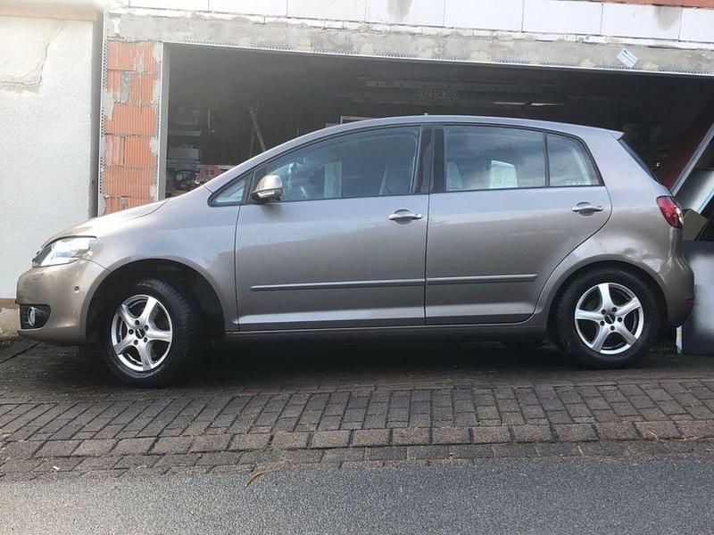 Gebraucht VW Golf Plus Cross Comfortline 122 PS (89 kW) 2009 Gold Van / Kleinbus