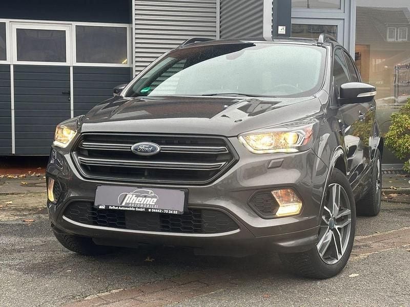 Grau Gebraucht 2016 Ford Kuga ST-Line SUV | 14.500 € (Etwas zu teuer) - Bild 1/4
