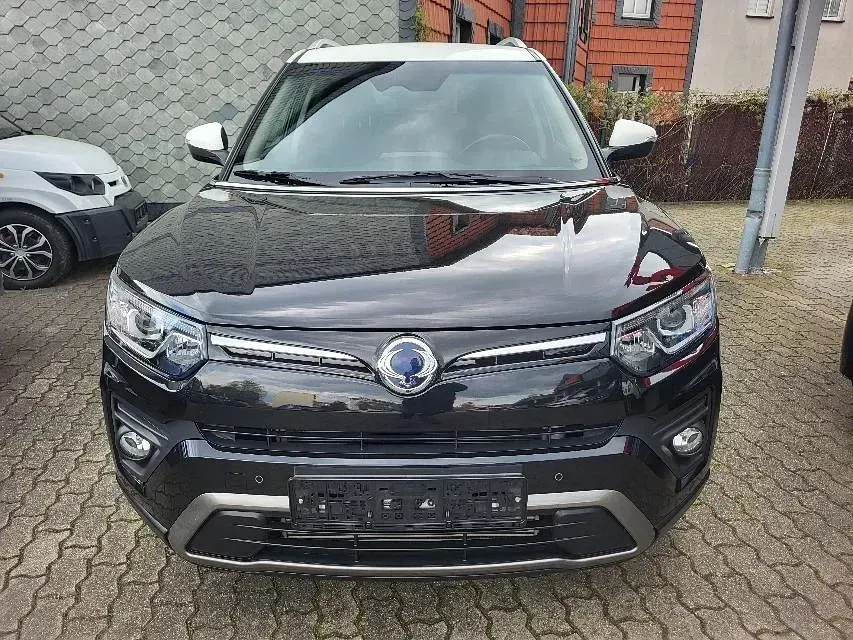 Gebraucht SsangYong Tivoli 163 PS (119 kW) 2023 Spaceblack / dach weiß SUV