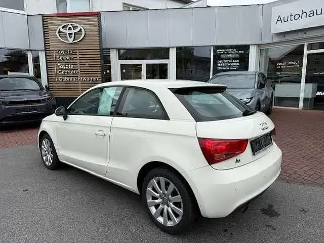 Gebraucht Audi A1 Attraction 86 PS (63 kW) 2012 Amalfiweiss Kleinwagen