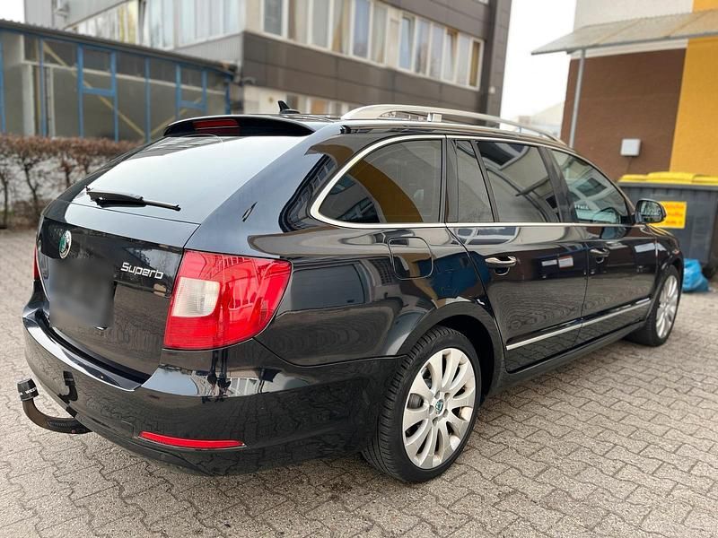 Gebraucht Skoda Superb 170 PS (125 kW) 2013 Schwarz Kombi