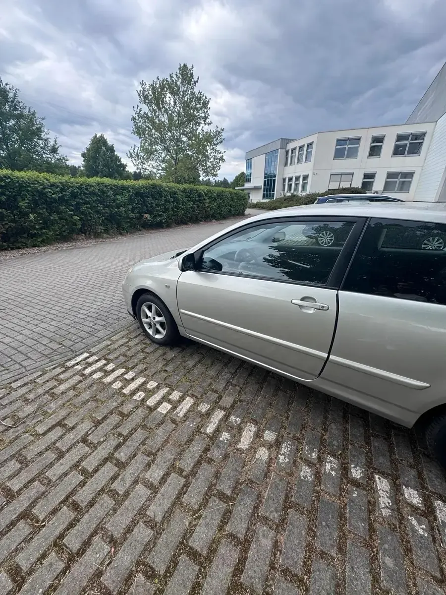 Gebraucht Toyota Corolla 124 PS (91 kW) 2005 Silber Kleinwagen