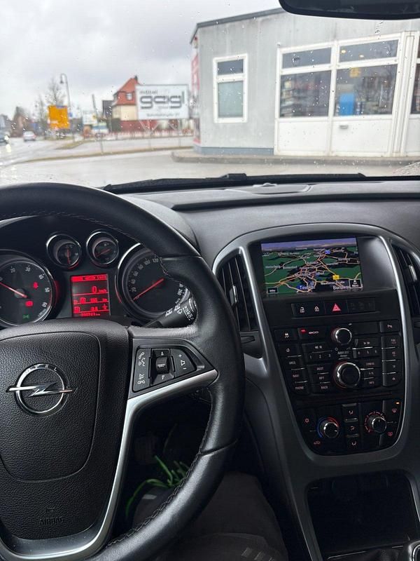 Gebraucht Opel Astra 165 PS (121 kW) 2015 Weiß Kombi