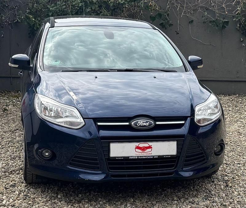 Gebraucht Ford Focus Trend 125 PS (91 kW) 2011 Blau Limousine