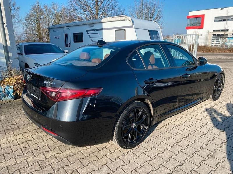Gebraucht Alfa Romeo Giulia Super 150 PS (110 kW) 2017 Schwarz Limousine