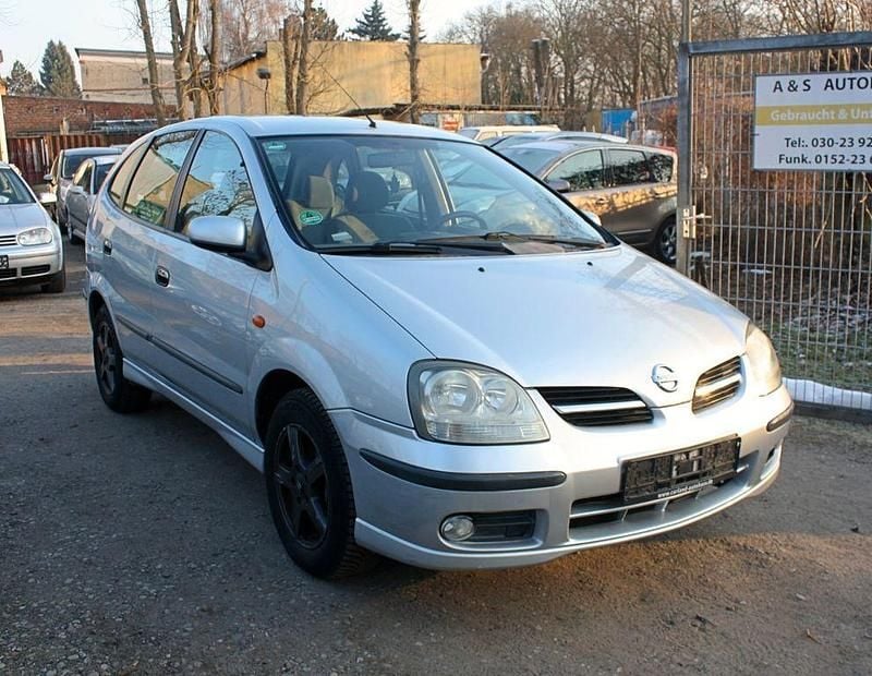 Silber Gebraucht 2006 Nissan Almera Tino Acenta+ Van / Kleinbus | 2.599 € (Fairer Preis) - Bild 1/4