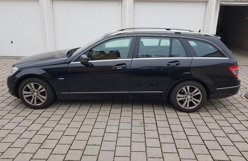 Schwarz Gebraucht 2011 Mercedes C180 Avantgarde Kombi | 10.800 € (Fairer Preis) - Bild 1/4