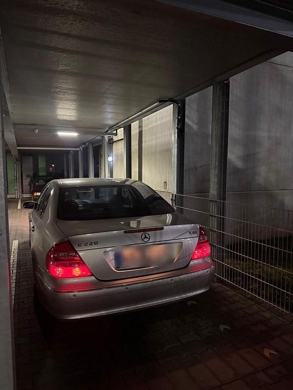 Gebraucht Mercedes E220 150 PS (110 kW) 2005 Silber Limousine