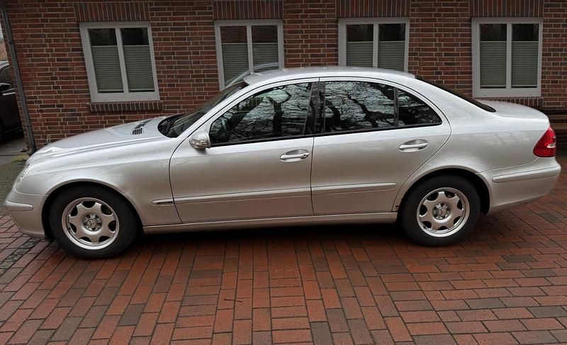 Gebraucht Mercedes E200 122 PS (89 kW) 2004 Silber Limousine