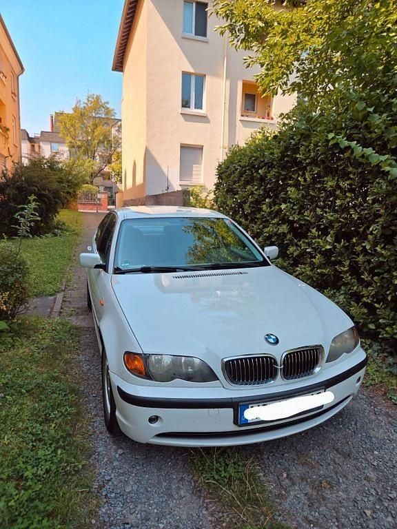 Weiß Gebraucht 2003 BMW 325 Limousine | 1.900 € (Guter Preis) - Bild 1/4