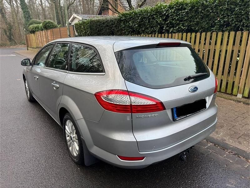 Gebraucht Ford Mondeo Ghia 131 PS (96 kW) 2007 Silber Limousine