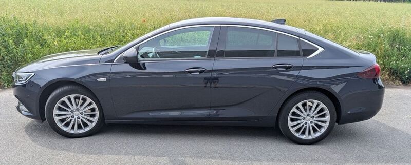 Schwarz Gebraucht 2018 Opel Insignia Dynamic Limousine | 15.500 € (Guter Preis) - Bild 1/4
