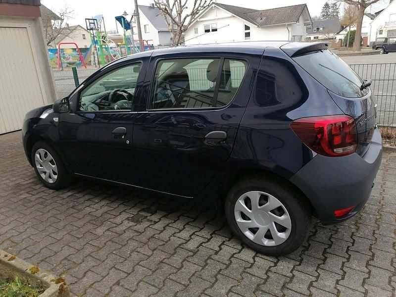 Gebraucht Dacia Sandero 74 PS (54 kW) 2017 Blau Kleinwagen