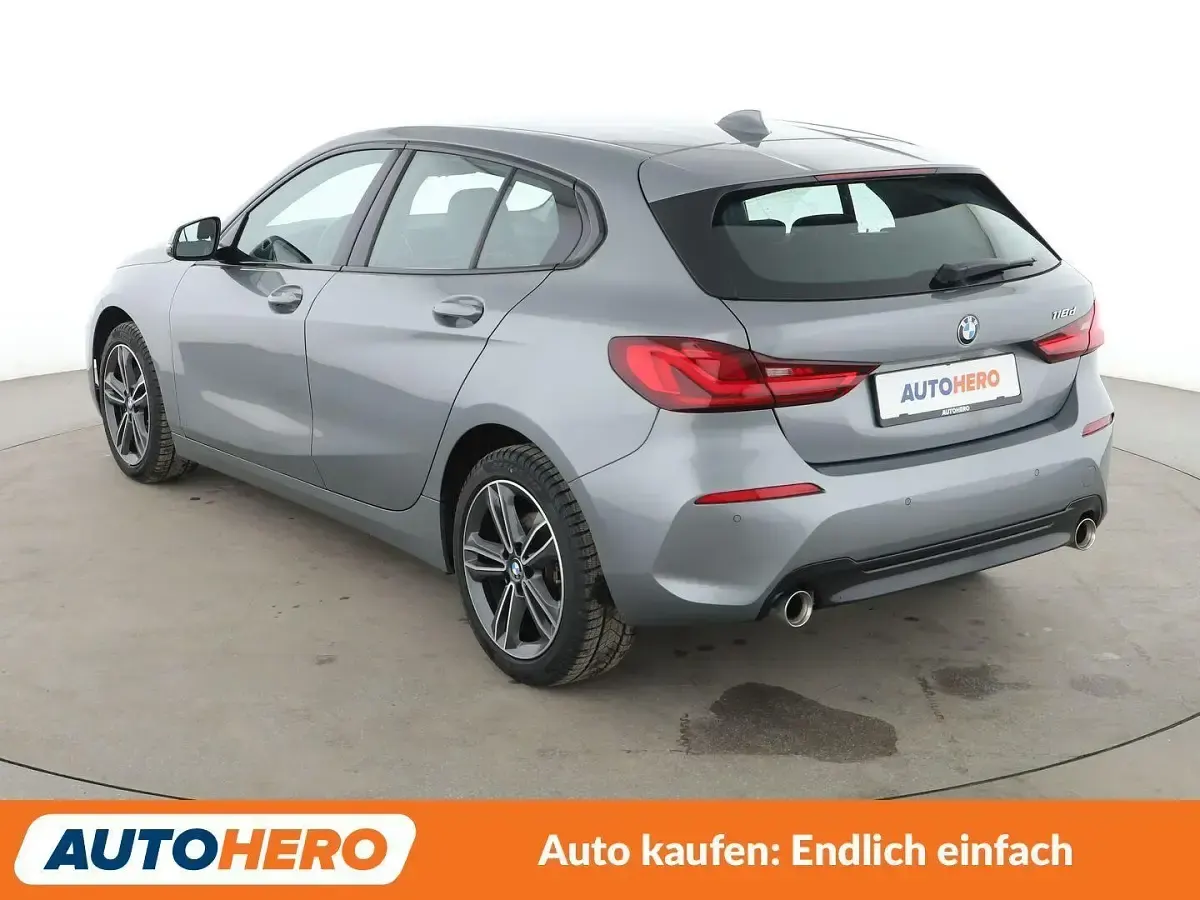 Gebraucht BMW 118 Sport Line 150 PS (110 kW) 2023 Grau Kleinwagen