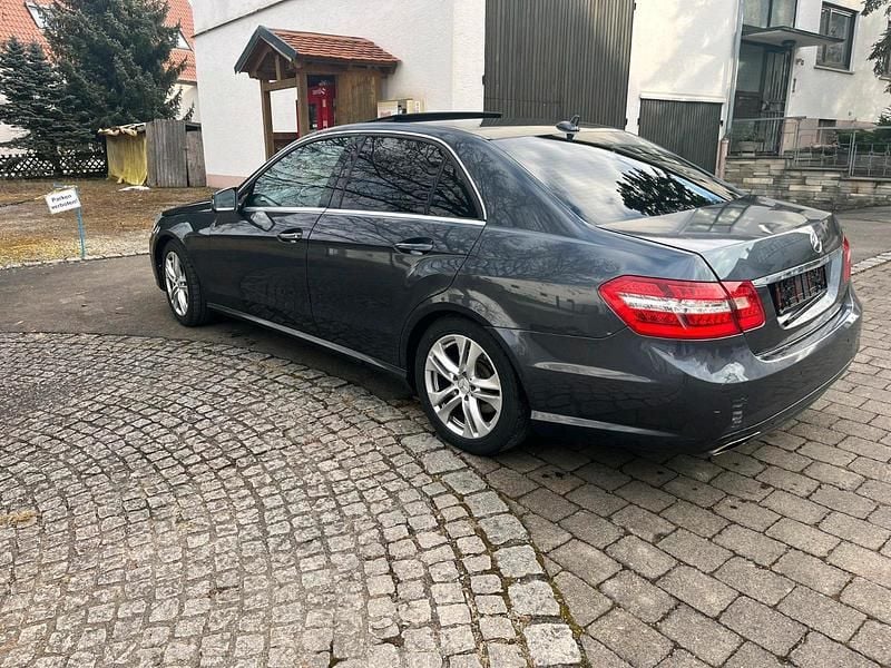 Gebraucht Mercedes E250 204 PS (150 kW) 2012 Andere farben Limousine