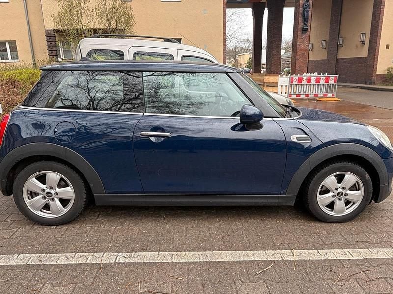 Second-hand Mini Cooper D 115 CP (84 kW) 2017 Albastru Hatchback