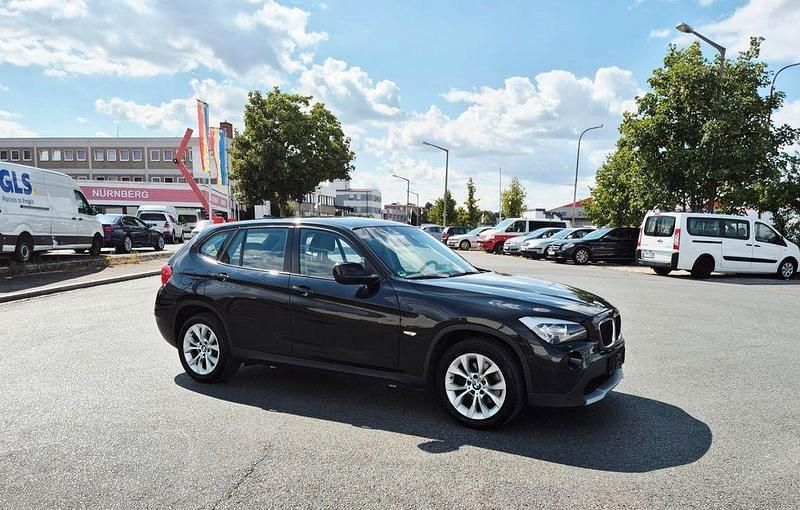 Schwarz Gebraucht 2011 BMW X1 Performance SUV | 7.100 € (Fairer Preis) - Bild 1/4
