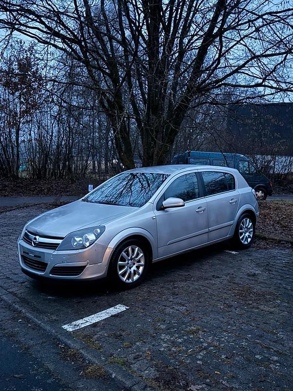 Silber Gebraucht 2005 Opel Astra Kleinwagen | 2.200 € (Fairer Preis) - Bild 1/4