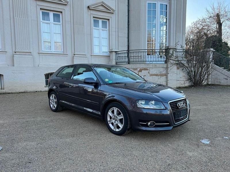 Grau Gebraucht 2011 Audi A3 Attraction Kleinwagen | 4.490 € (Guter Preis) - Bild 1/4