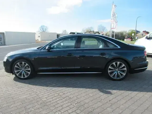 Gebraucht Audi A8 Comfort 258 PS (189 kW) 2014 Blau Limousine