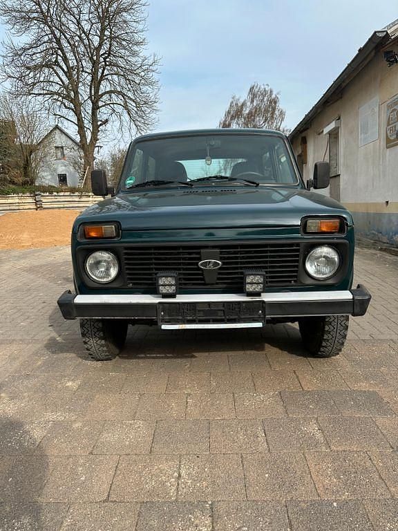 Gebraucht Lada niva 82 PS (60 kW) 2009 Grün SUV