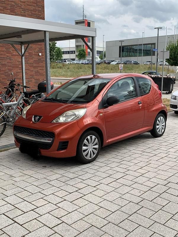 Orange Gebraucht 2010 Peugeot 107 Kleinwagen | 1.800 € (Teuer) - Bild 1/4