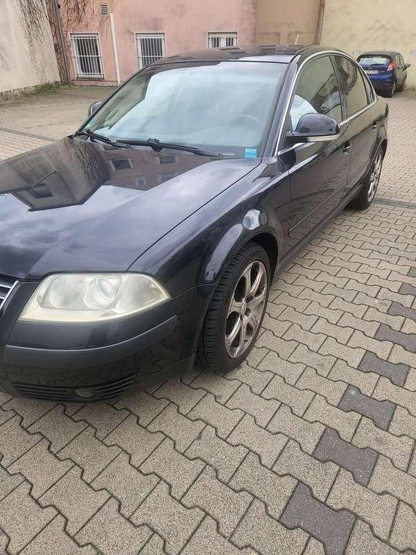 Schwarz Gebraucht 2003 VW Passat Comfortline Limousine | 750 € (Superpreis) - Bild 1/4